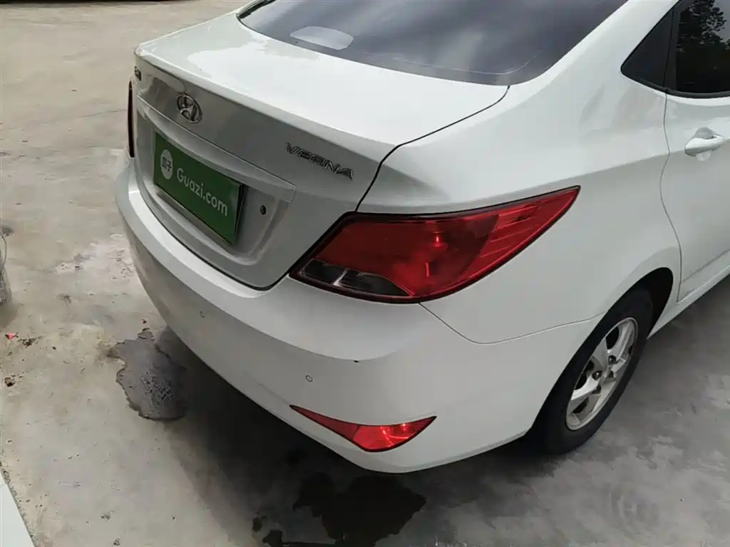 Hyundai Verna 2015 — фото 8