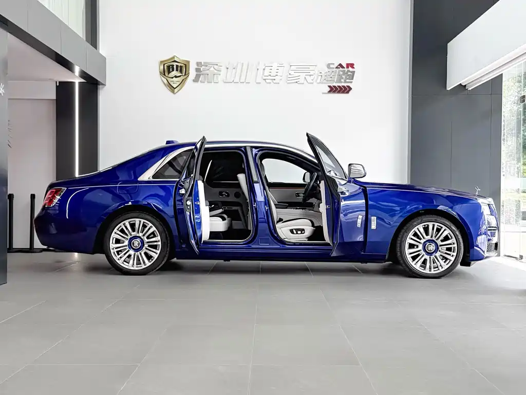 Rolls-Royce Ghost 2021 — фото 9