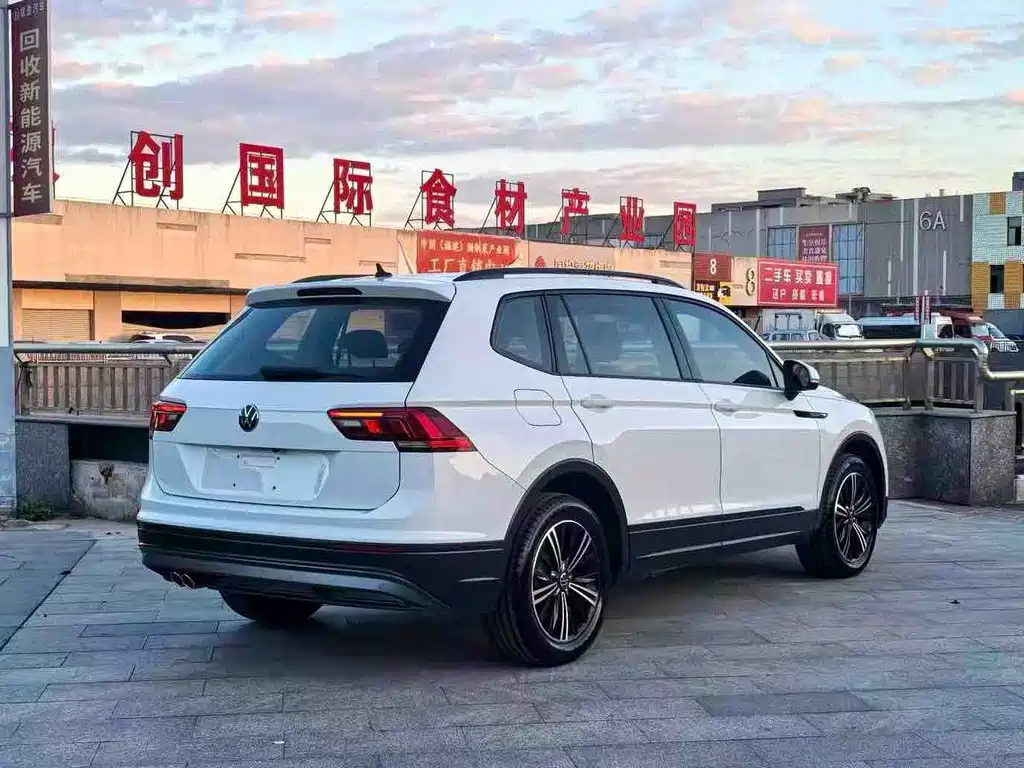 Volkswagen Tiguan L 2021 — фото 9