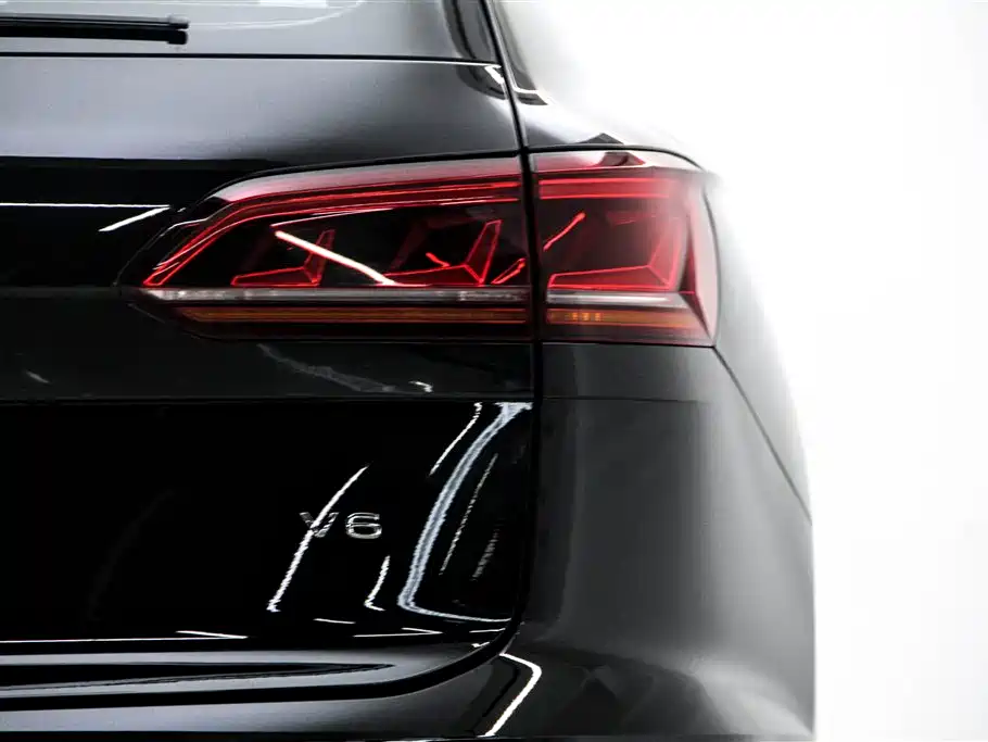 Volkswagen Touareg 2023 — фото 11