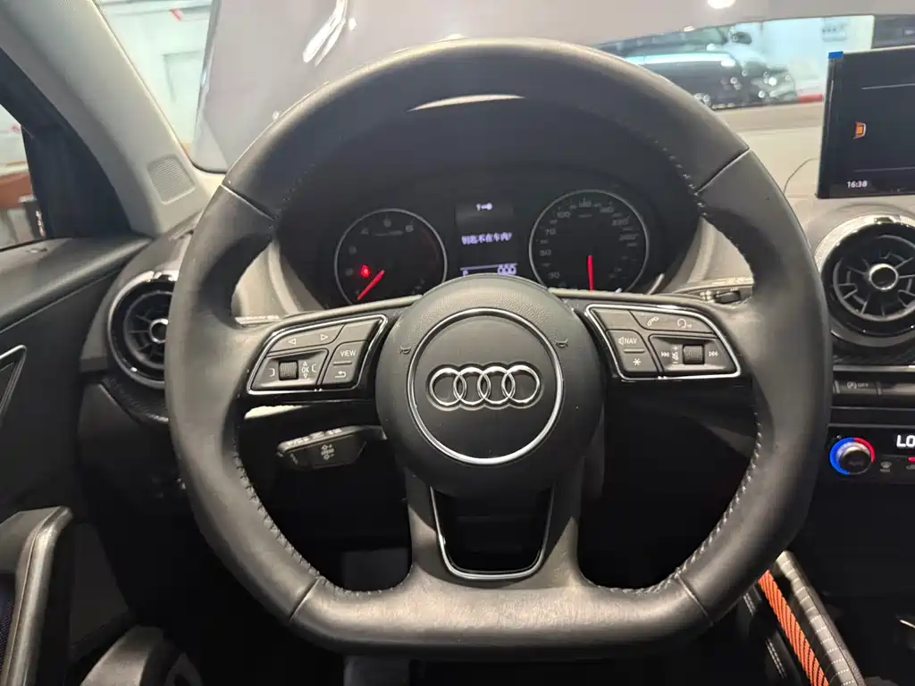 Audi Q2L 2022 — фото 12