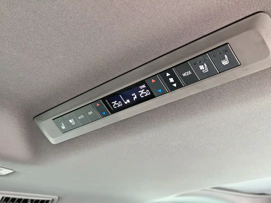Toyota Sienna 2022 — фото 23