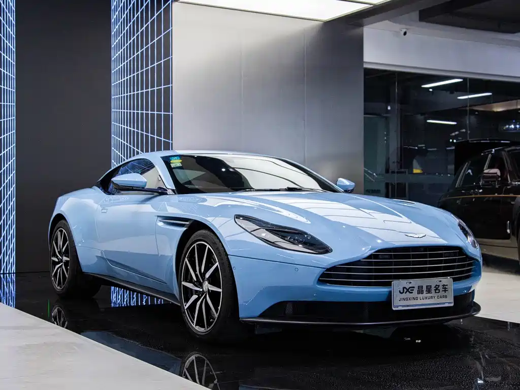 Aston Martin DB11 2019 — фото 16
