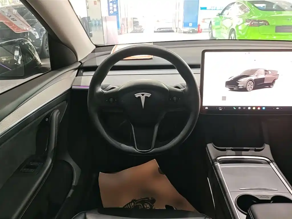 Tesla Model Y 2023 — фото 11