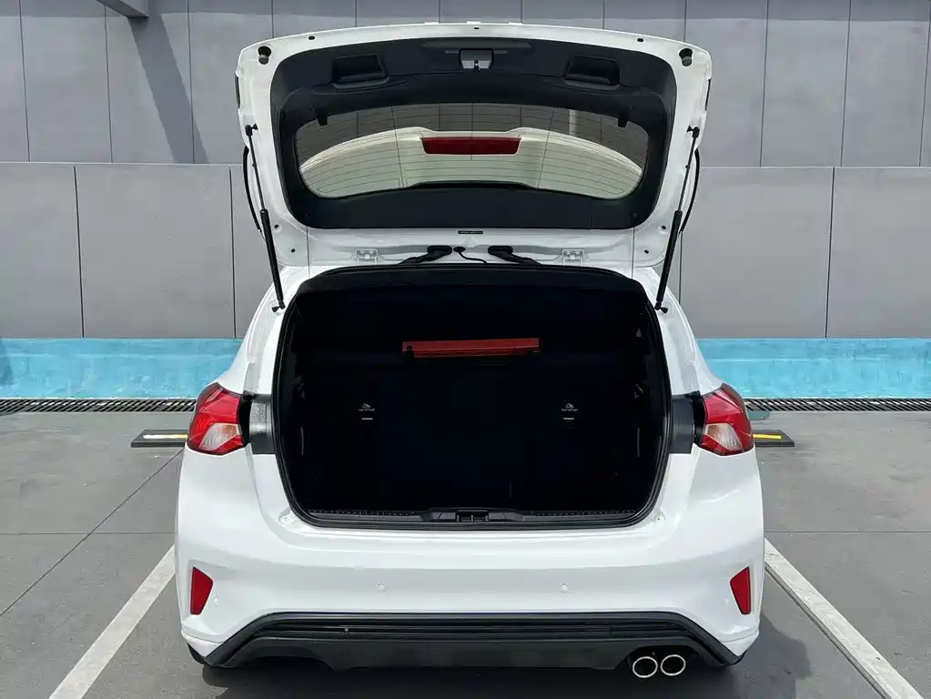 Ford Focus 2022 — фото 10