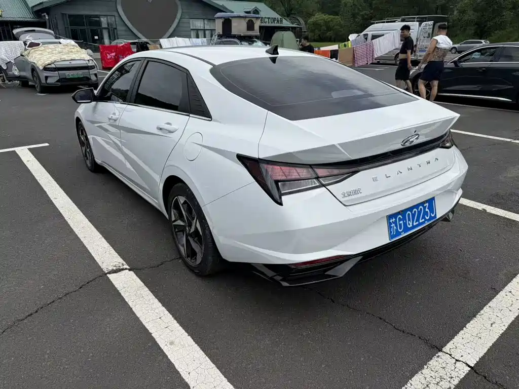 Hyundai Elantra 2023