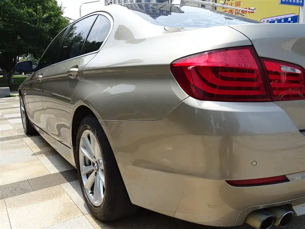 BMW 5 Series 2011 — фото 14