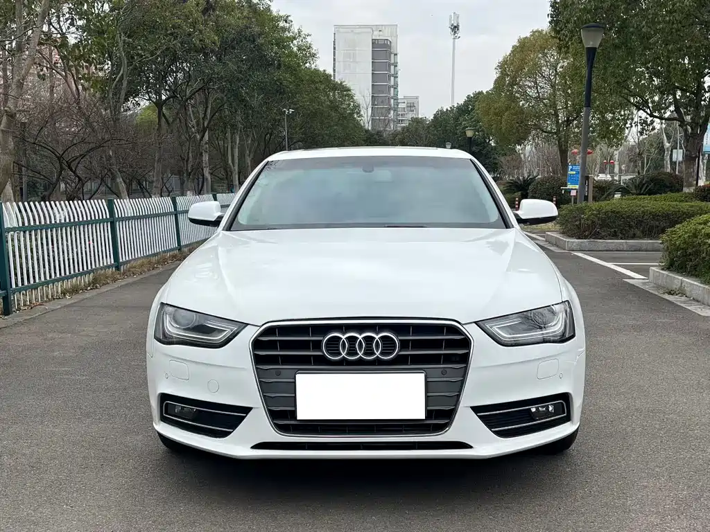 Audi A4L 2013 — фото 2