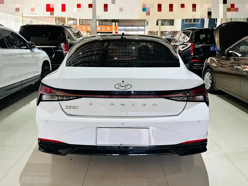 Hyundai Elantra 2022 — фото 10