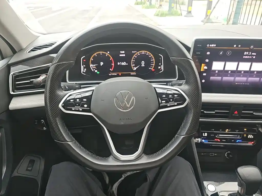 Volkswagen Tiguan L 2021 — фото 11