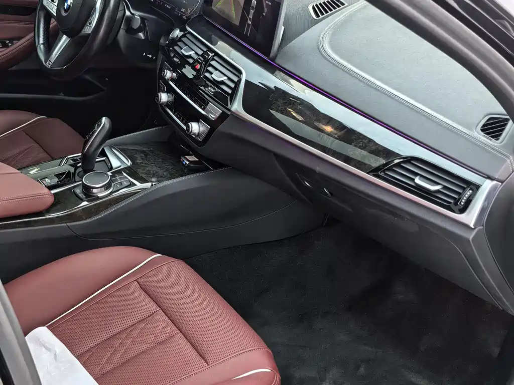 BMW 5 Series 2023 — фото 18