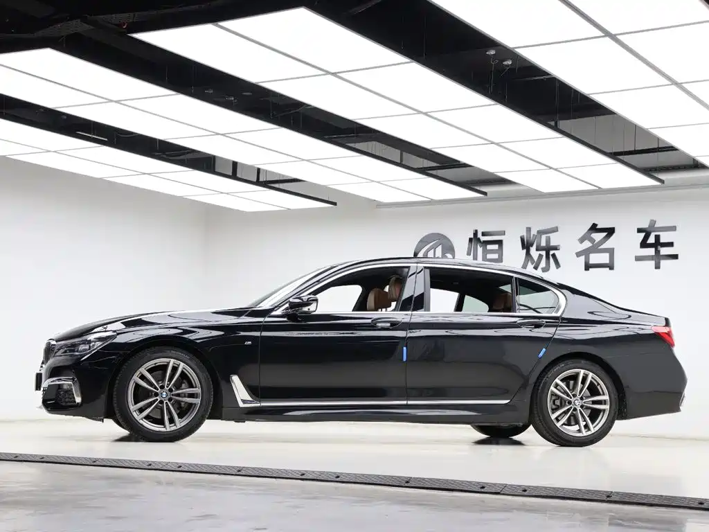 BMW 7 Series 2018 — фото 35