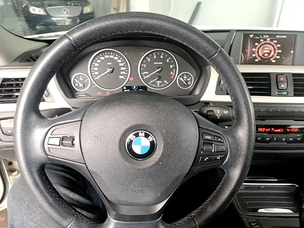 BMW 3 Series 2015 — фото 11