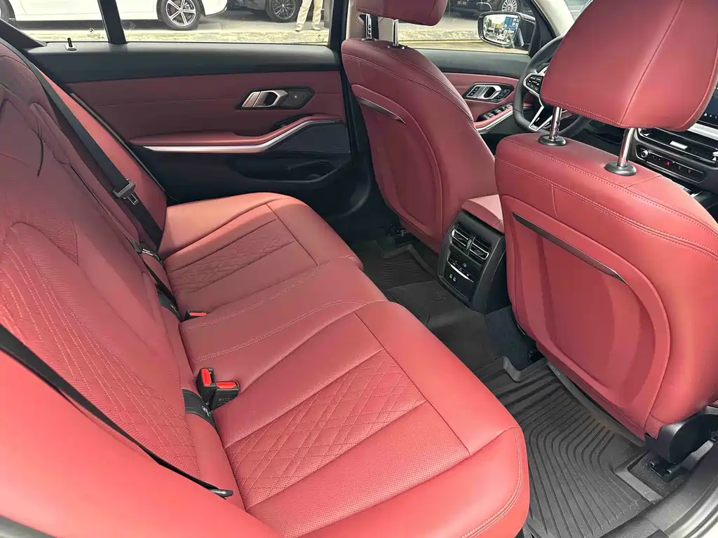 BMW 3 Series 2025 — фото 12
