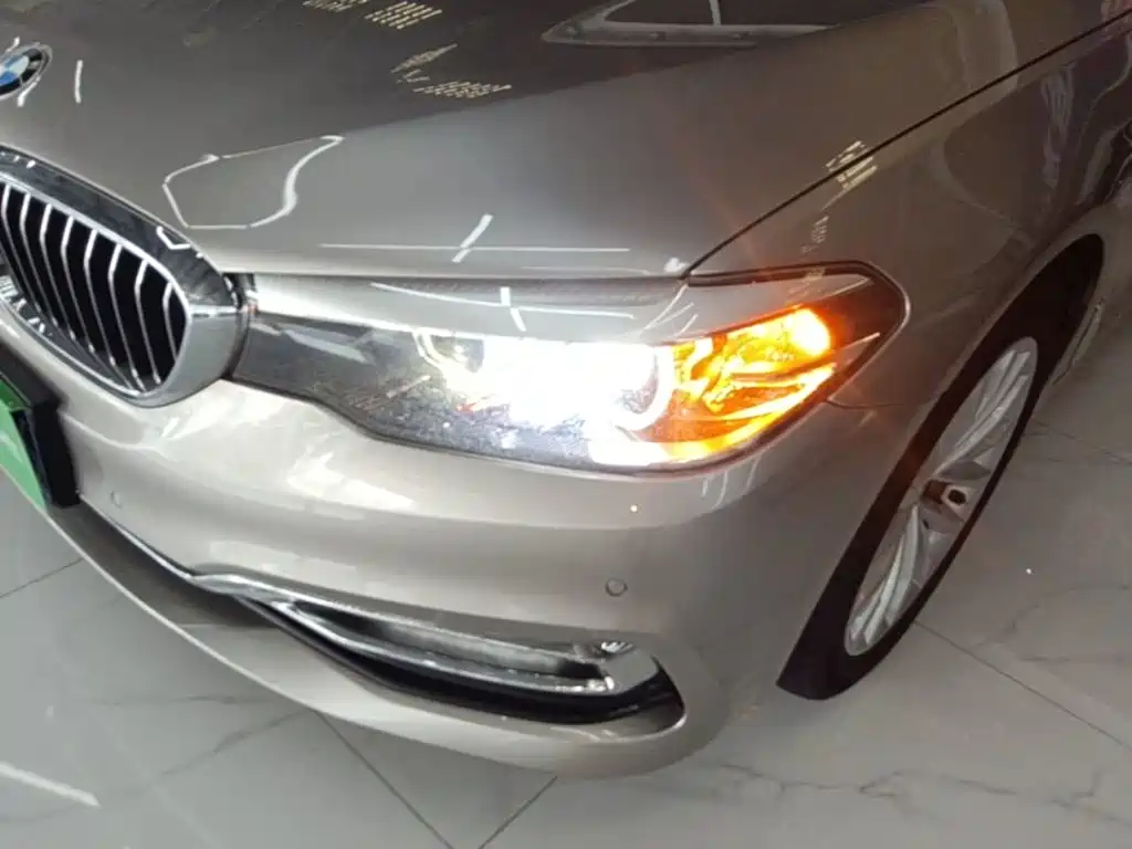 BMW 5 Series 2018 — фото 24