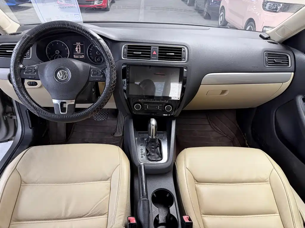Volkswagen Sagitar 2013