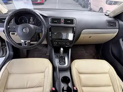 Volkswagen Sagitar 2013