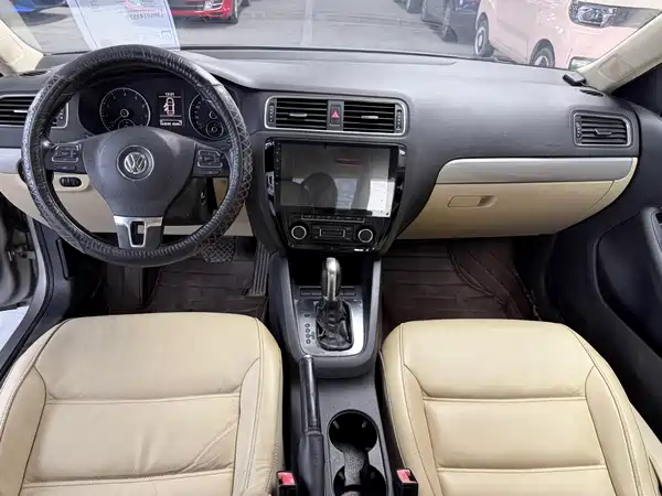Volkswagen Sagitar 2013