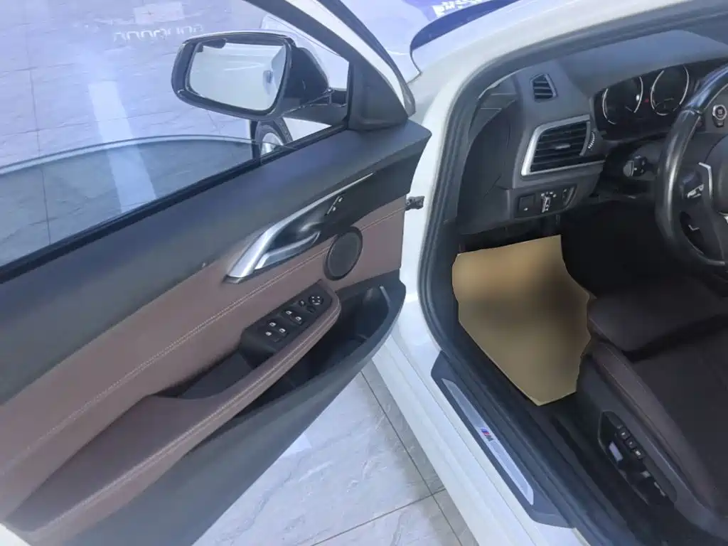 BMW 1 Series 2019 — фото 16