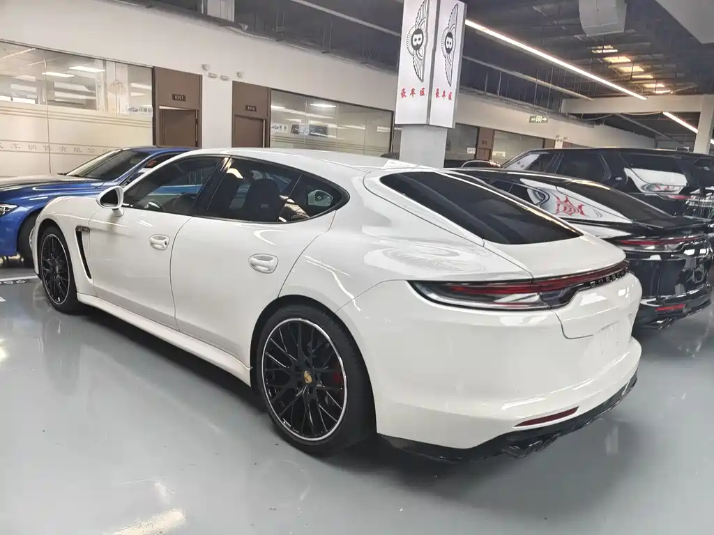 Porsche Panamera 2015 — фото 18