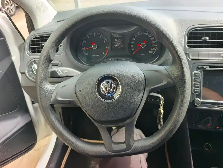 Volkswagen Polo 2015 — фото 15
