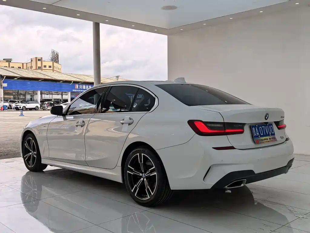 BMW 3 Series 2022 — фото 15