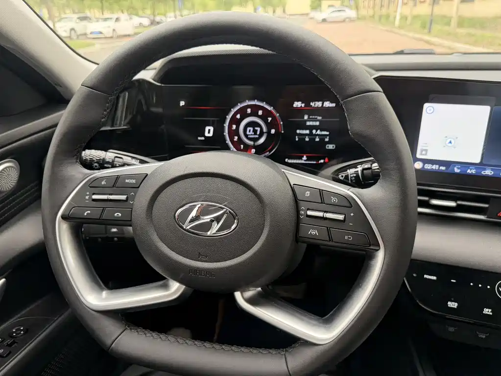Hyundai Elantra 2022 — фото 15