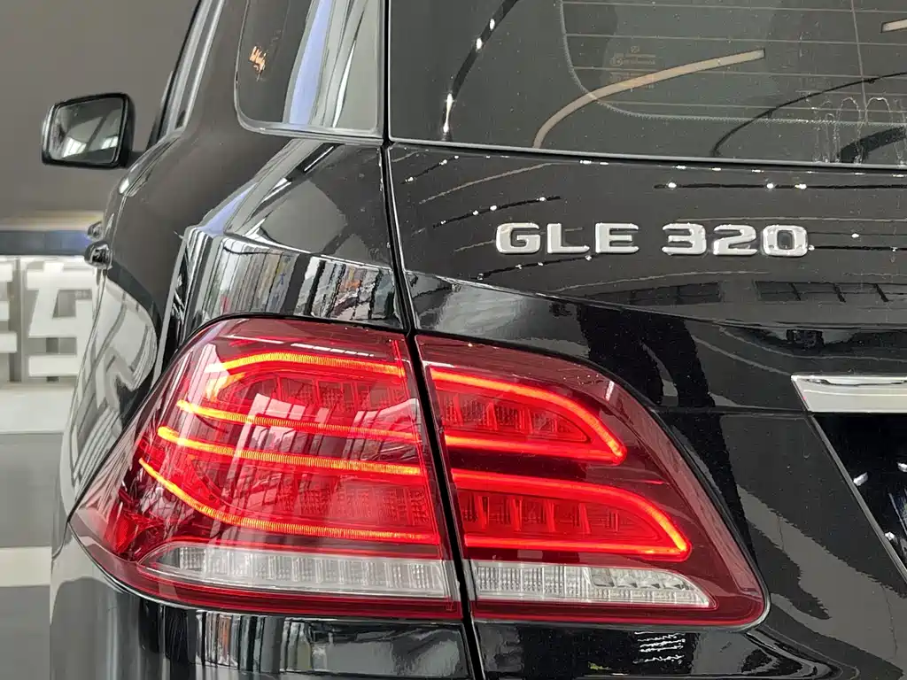 Mercedes-Benz GLE 2018 — фото 18
