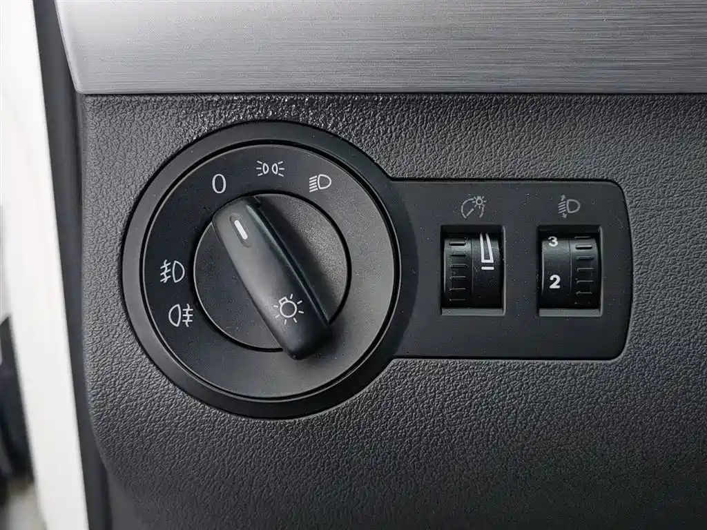 Volkswagen Touran 2015 — фото 21