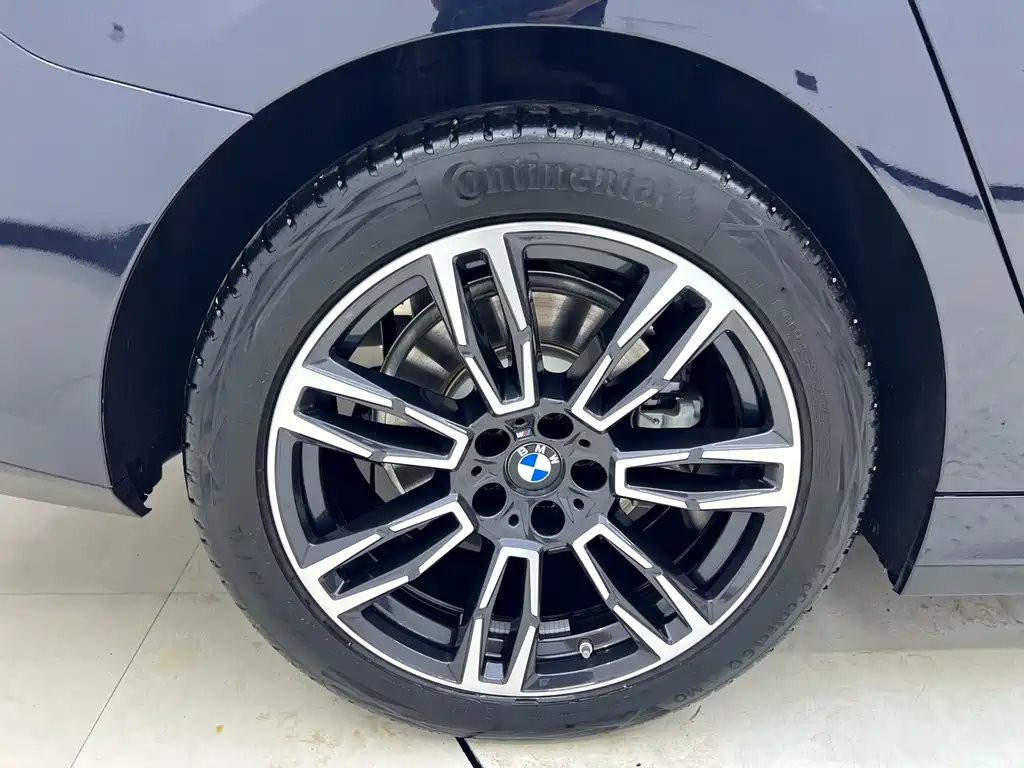 BMW 5 Series 2024 — фото 15