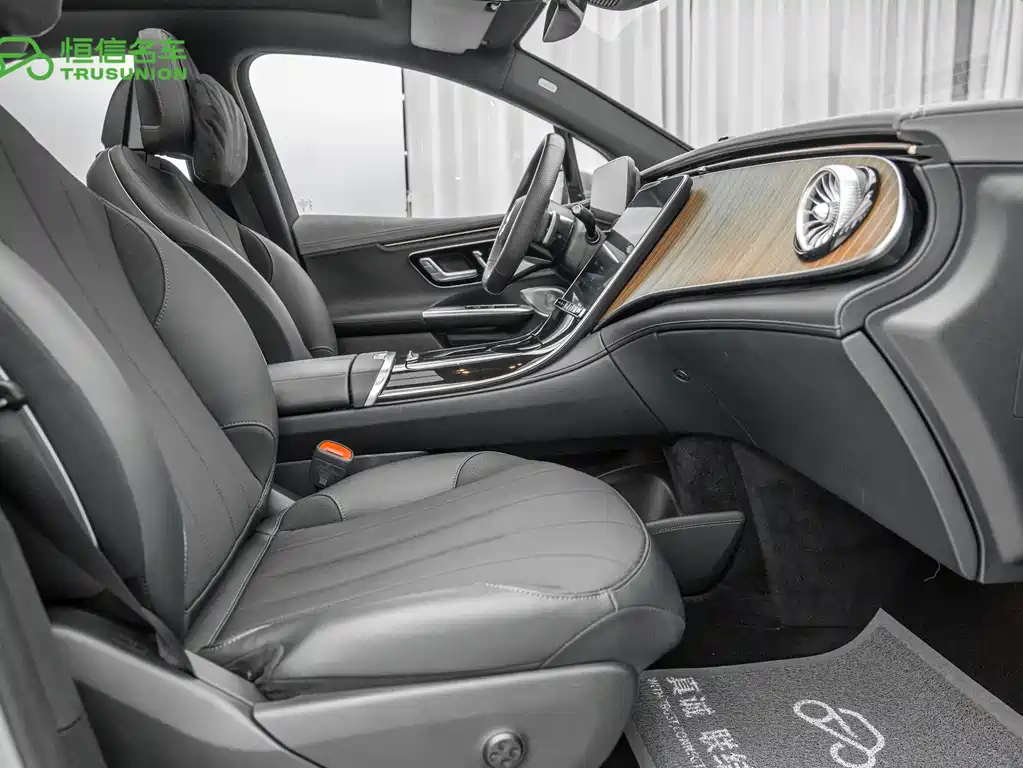Mercedes-Benz EQE SUV 2023 — фото 15