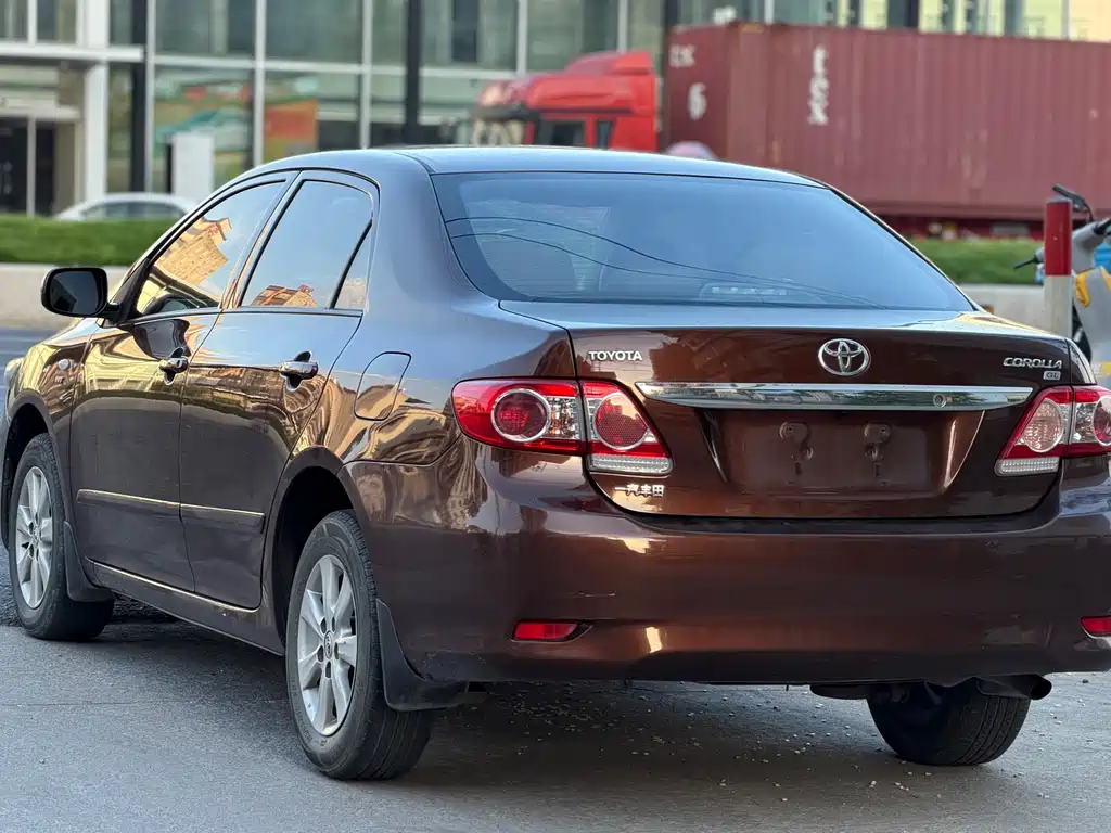 Toyota Corolla 2013 — фото 15