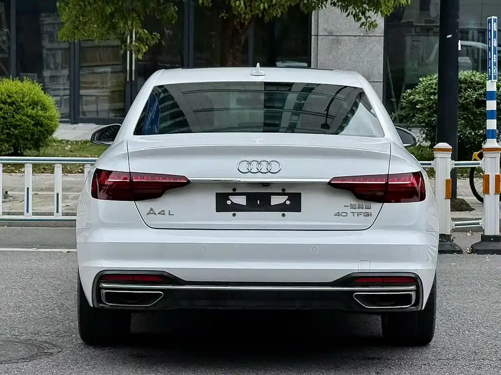 Audi A4L 2023 — фото 8