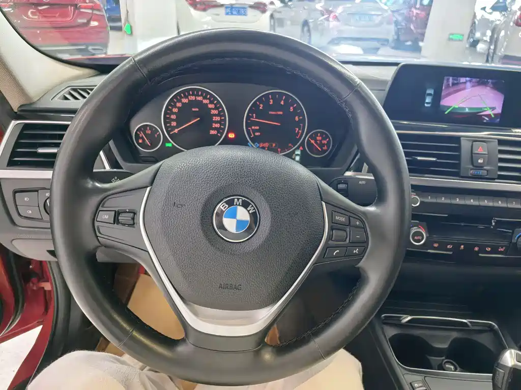 BMW 3 Series 2018 — фото 11