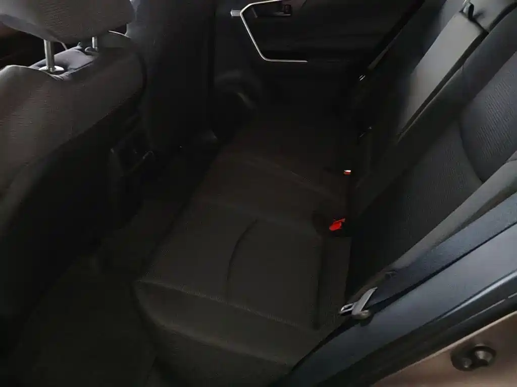 Toyota RAV4 2025 — фото 17