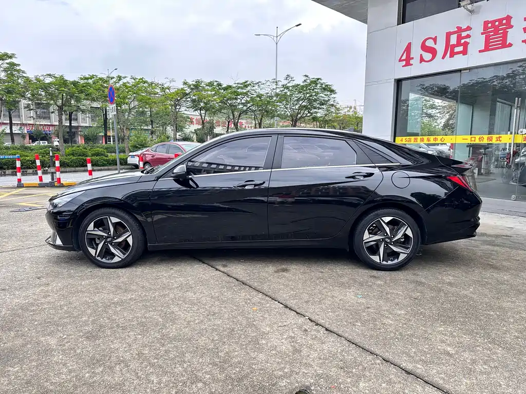 Hyundai Elantra 2021
