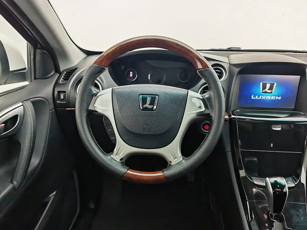 Luxgen Da7 SUV 2016 — фото 11