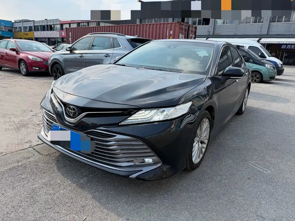 Toyota Camry 2019 — фото 1