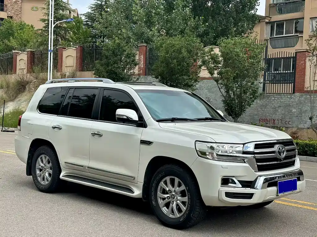 Toyota Land Cruiser 2020 — фото 3