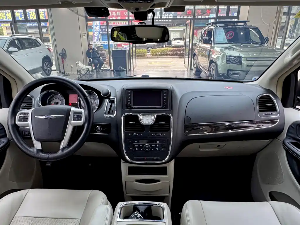 Chrysler Grand Voyager 2015 — фото 5