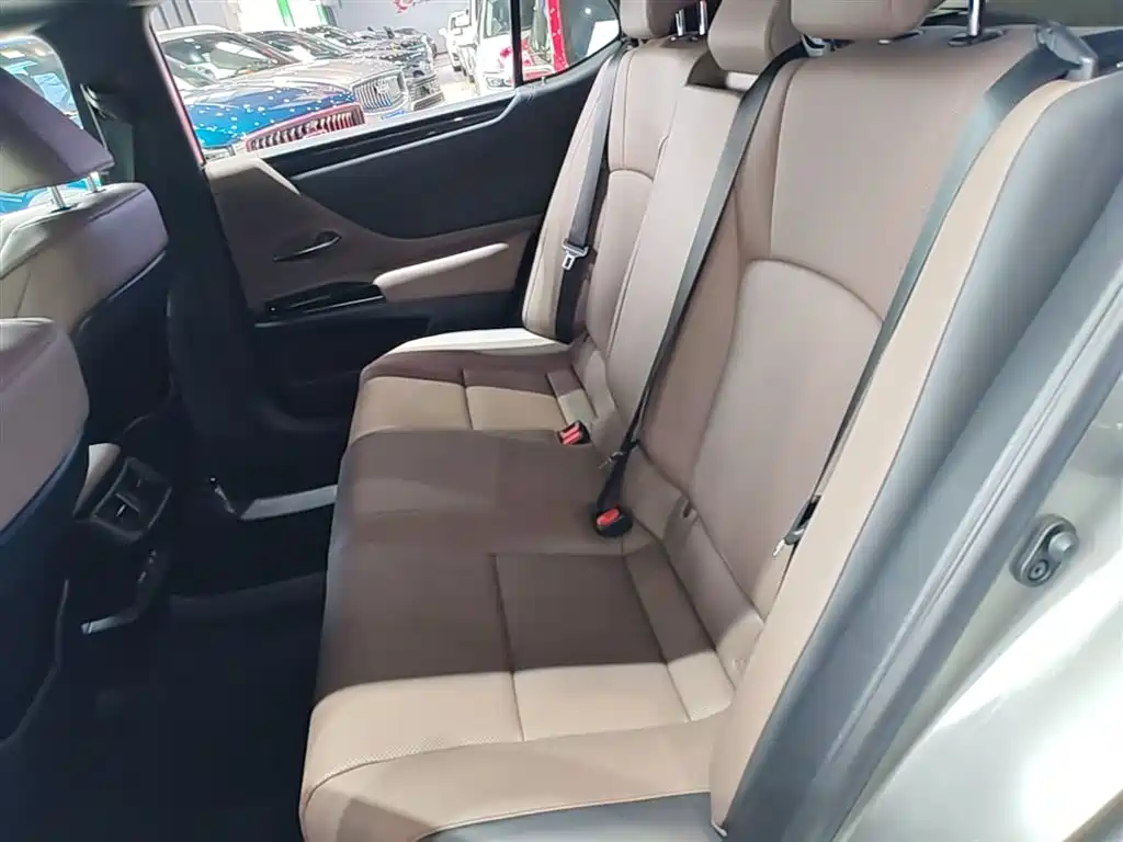 Lexus ES 2023 — фото 17