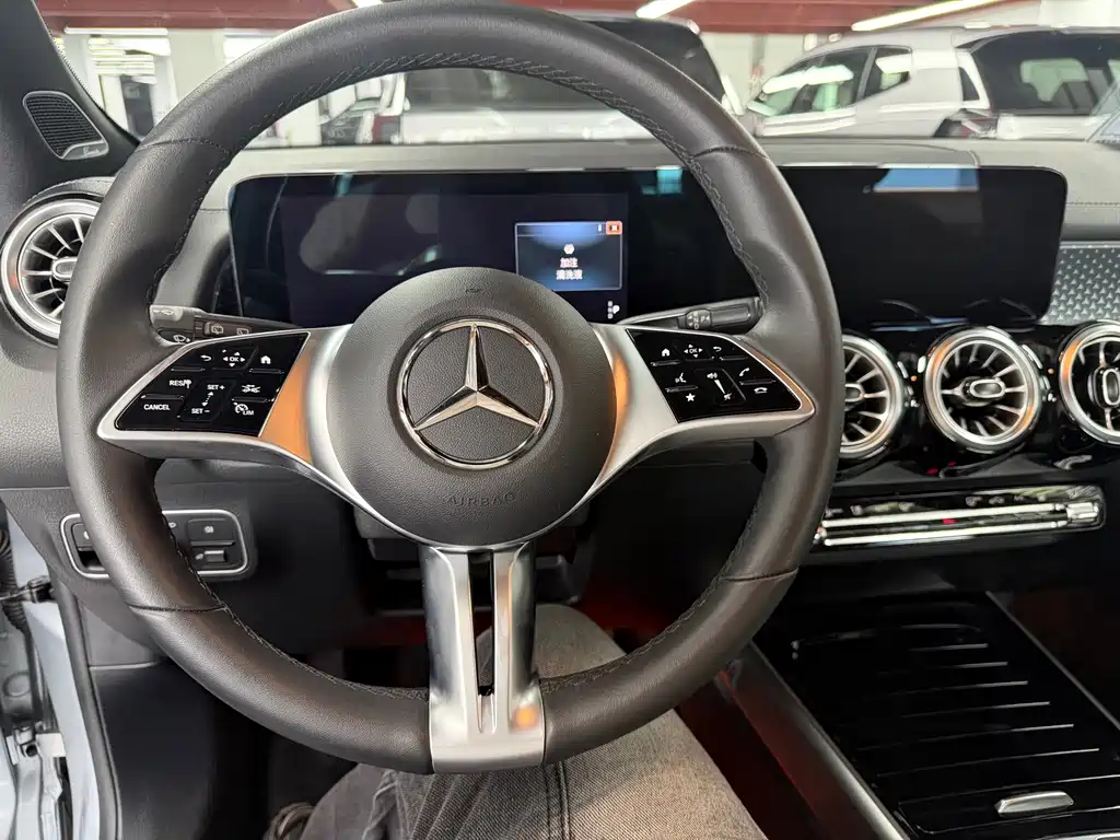 Mercedes-Benz EQB 2025
