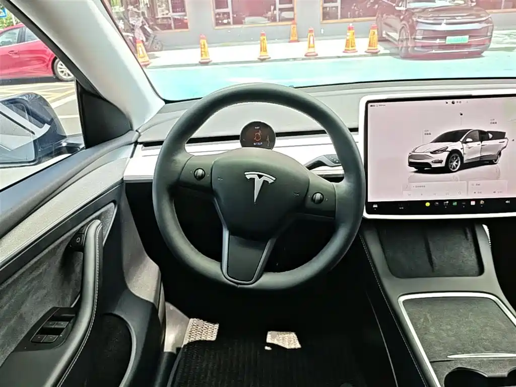 Tesla Model Y 2023 — фото 11