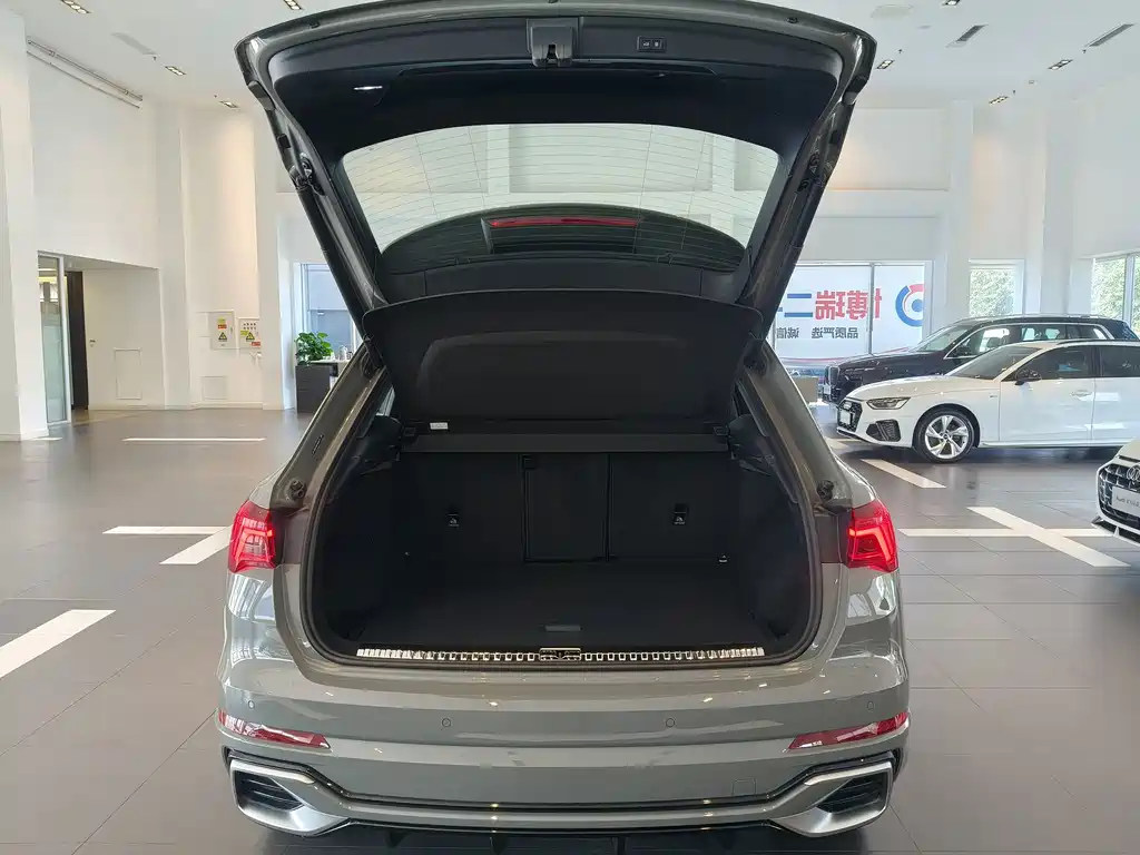 Audi Q3 2025 — фото 18