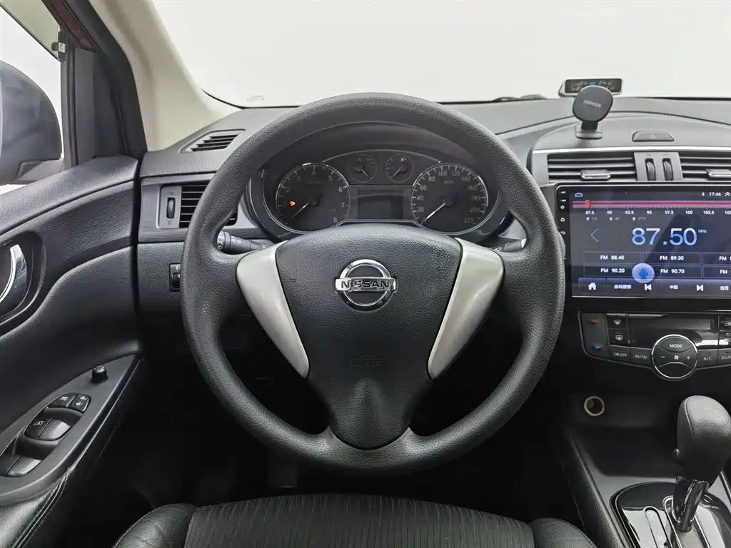 Nissan Tiida 2014 — фото 11