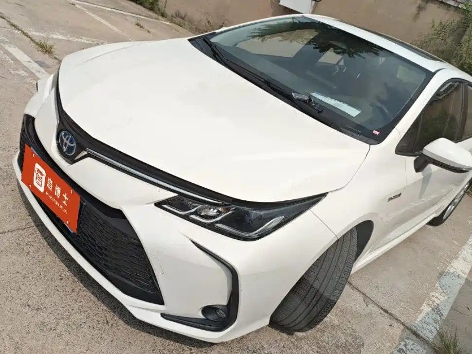 Toyota Corolla 2023 — фото 1
