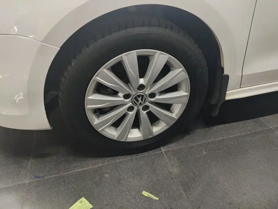 Volkswagen Sagitar 2015