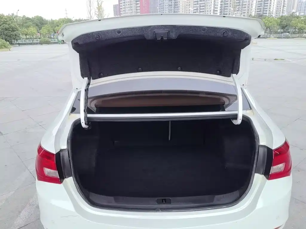 Buick Excelle 2015 — фото 19