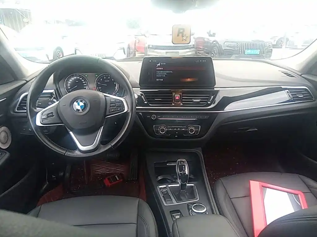 BMW 1 Series 2022 — фото 10