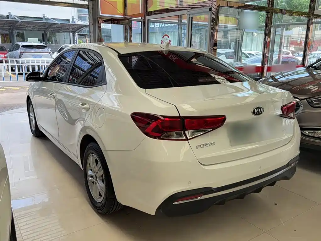 Kia Forte 2020 — фото 8